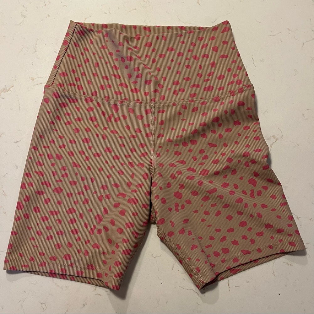 BEACH RIOT Taupe and pink spot ribbed Athletic short Set - Picture 4 of 7